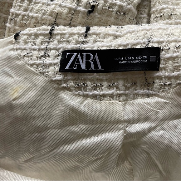 Zara S White and Black Tweed Long Structured Blazer with Large Buttons - Picture 7 of 9